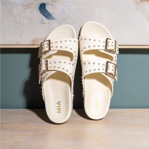 NEW IN BOX MIA Brooklyn Sandal with Pearl Detail Size 7.5